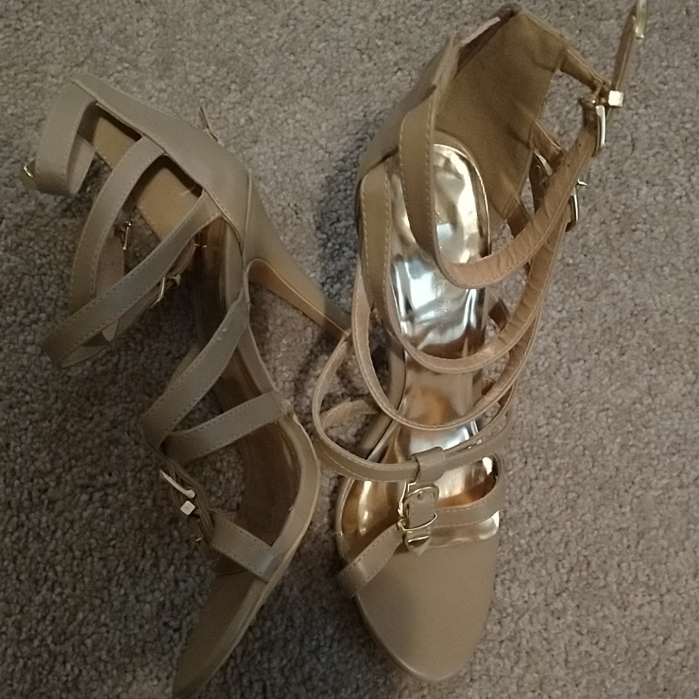 Sandals - Picture 2 of 3